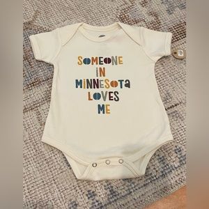 Someone in Minnesota Loves Me Onesie Tee 3-6 Month